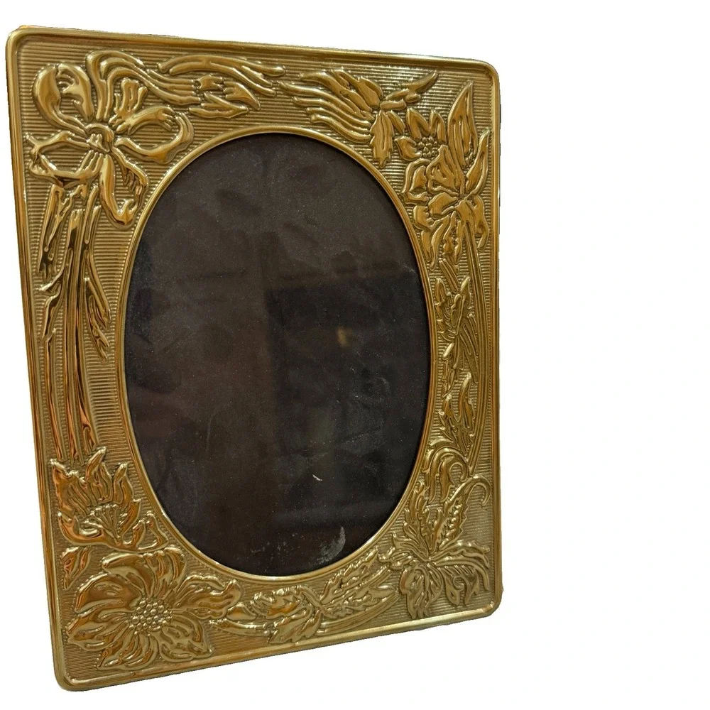 VTG Gold Embossed Picture Frame Oval Face Fits 4x6 Free Standing Chic Fancy
